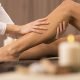 Massage délassant des jambes Cinq Mondes